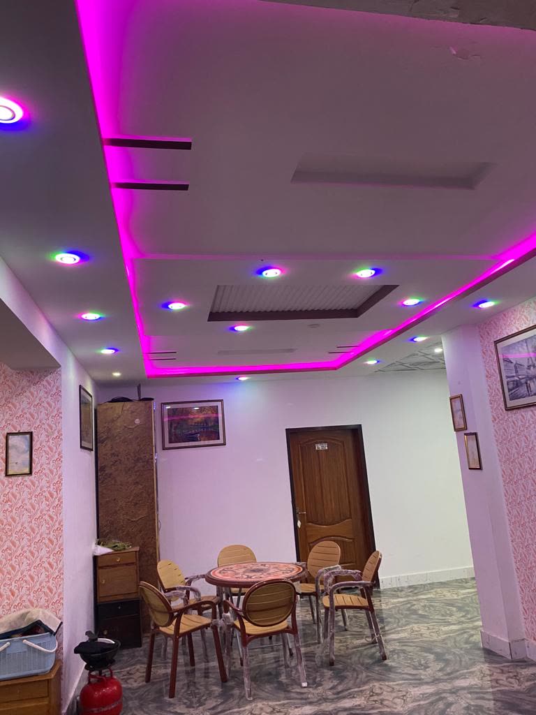 Indoor guest lounge