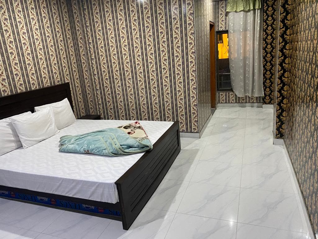 Double room with mountain-style interior